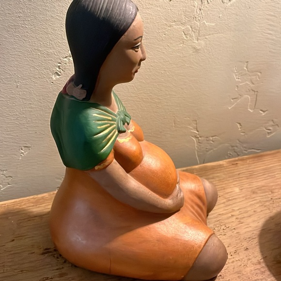 Accent piece Expecting Mother with Child - Picture 7 of 8